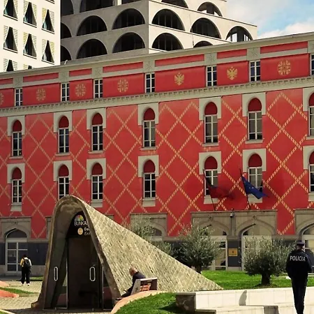 Skanderbeg Oasis-tirana * Tirana